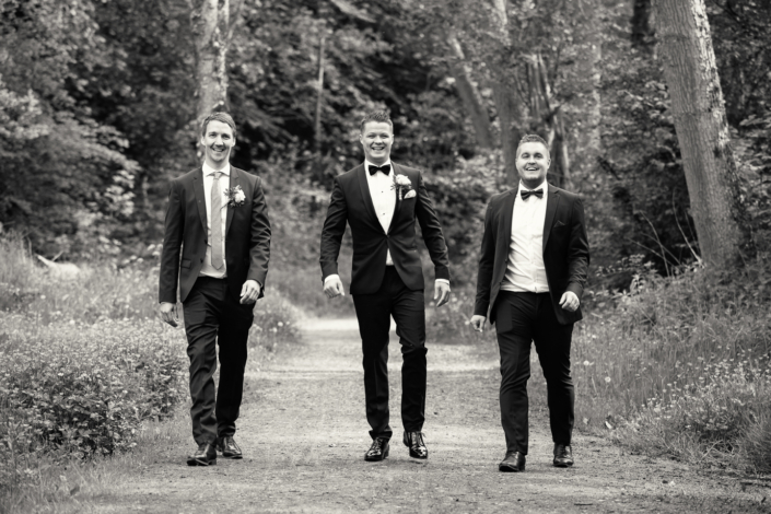 Gom og forlovere - Bryllupsfotograf vores store dag